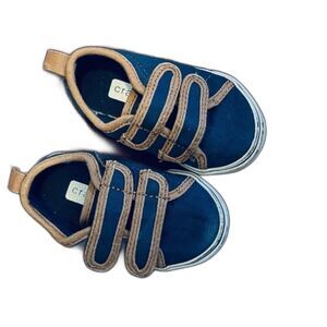 Preloved Crazy 8 baby shoes size 4